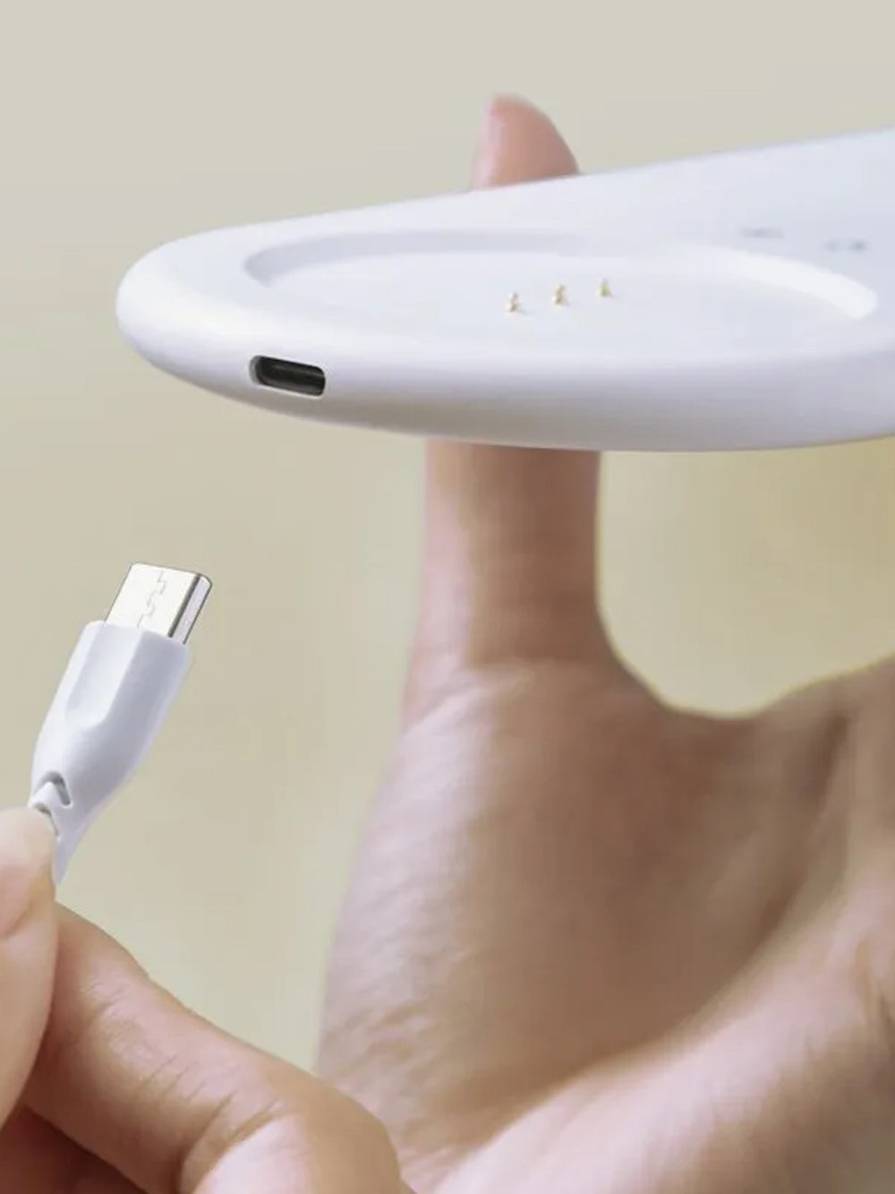 Lietimui jautri stalinė lempa - įkroviklis "Touch & Charge"